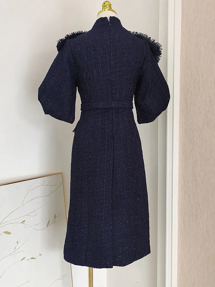 Vestido Tweed – Laço com Tassel, Manga Bufante, Cintura Alta, Slim Vintage Elegante