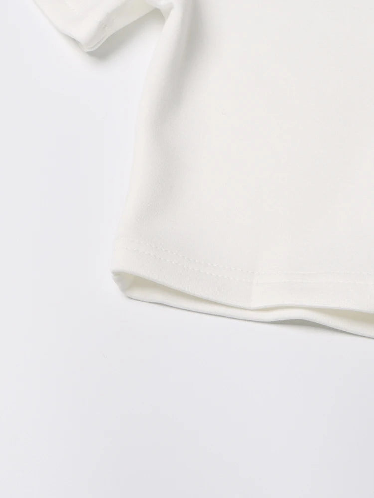 T-shirt Feminina Bordada à Mão com Cristais – Elegância e Exclusividade