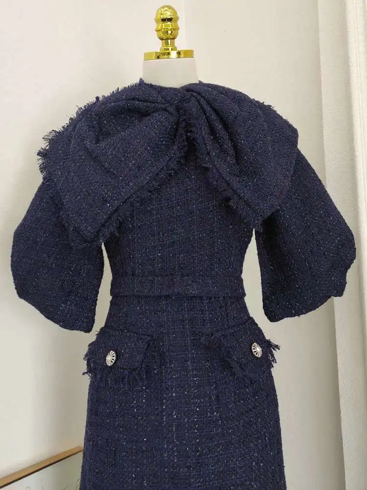 Vestido Tweed – Laço com Tassel, Manga Bufante, Cintura Alta, Slim Vintage Elegante
