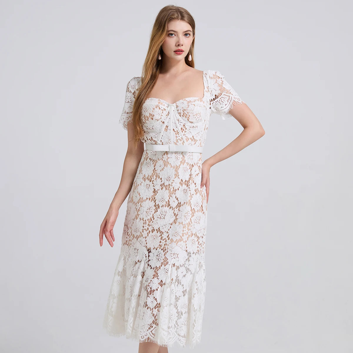 Vestido Longo de Renda Bordada - Silhueta Sereia com Estrutura Interna e Elegância Atemporal