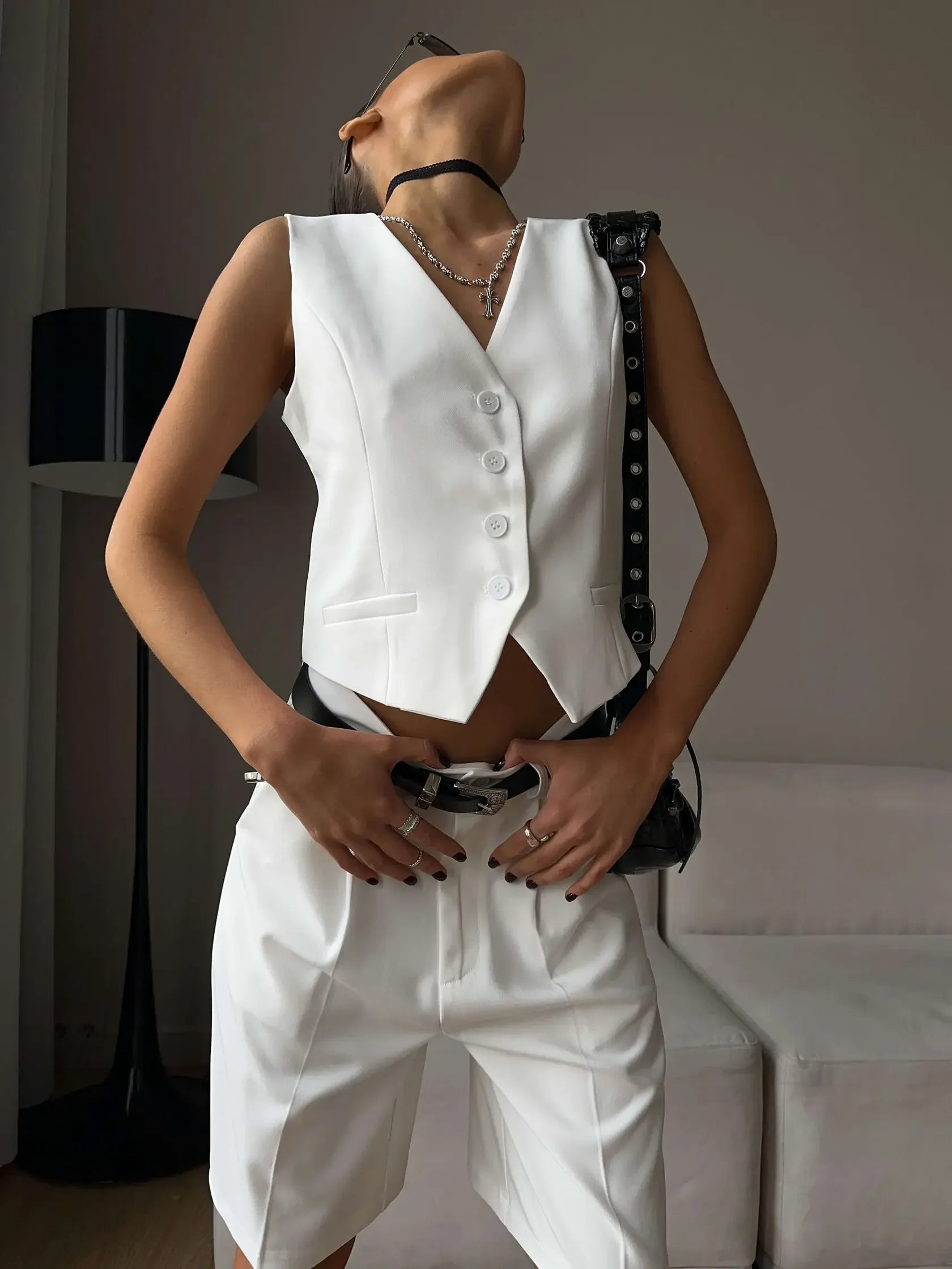 Conjunto Alfaiataria bermuda e colete elegante