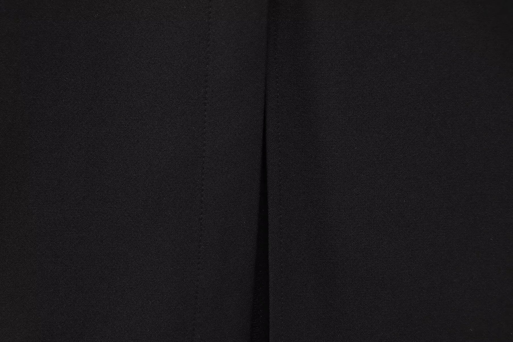 Vestido Midi com Cinto e Fenda – Elegância e Estilo em Cada Detalhe