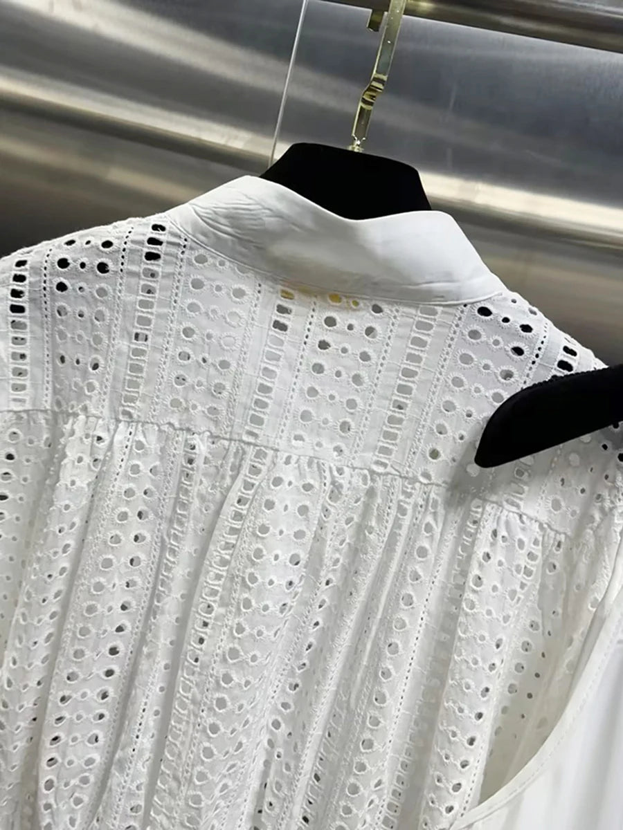 Vestido Curto  e Manga Bufante – Sofisticação Moderna com Toque Romântico