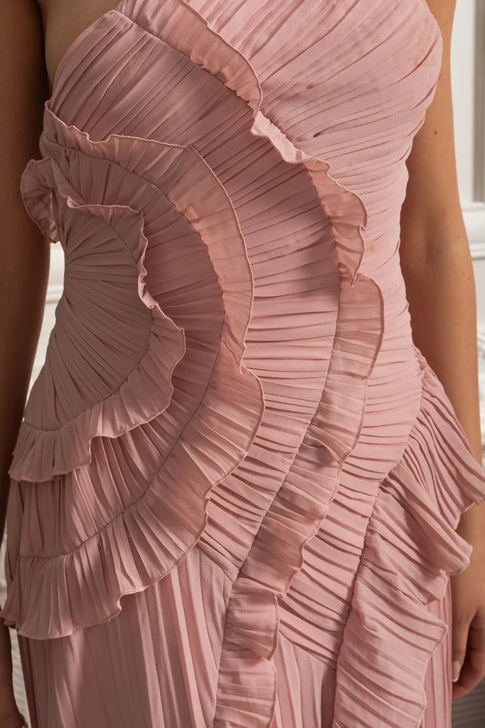 Vestido Sexy Assimétrico e Decote nas Costas – Sem Mangas, Com Babados, Cintura Alta e Modelagem Slim