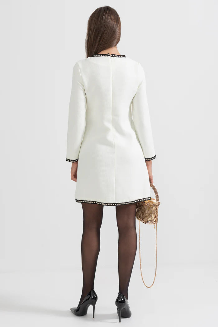 Vestido Com Detalhes Bordados na Gola e Bolso