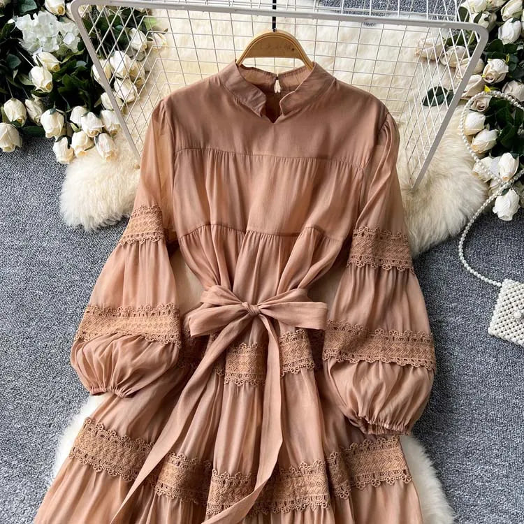 Vestido Renda Longo com Manga Bufante – Renda Delicada e Faixa Ajustável
