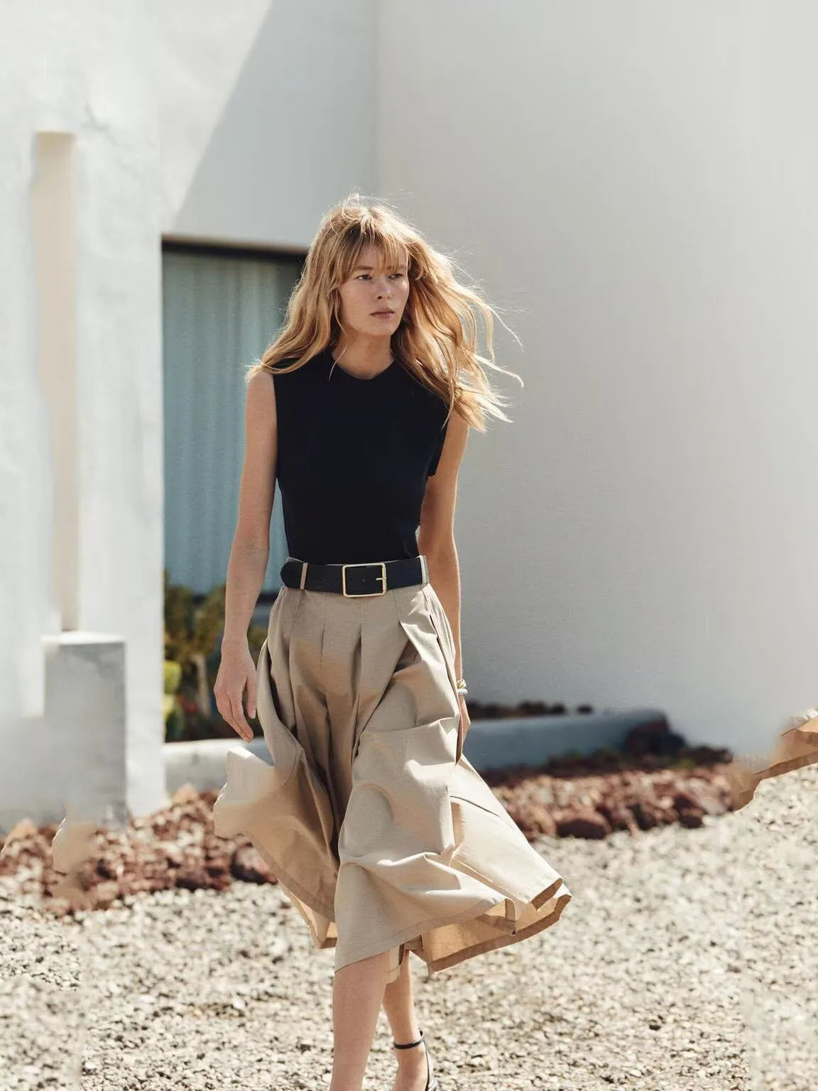 Vestido com Cinto + Saia Midi Plissada, Cintura Alta, Decote Redondo