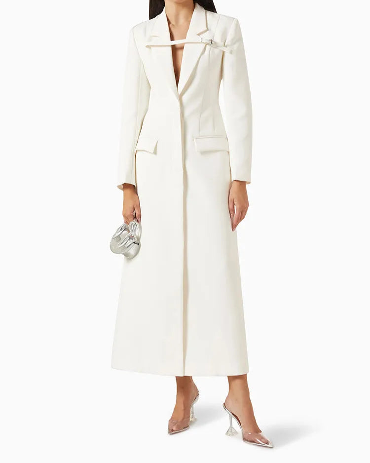 Trench Coat com Cinto – Design Elegante e Silhueta Acinturada