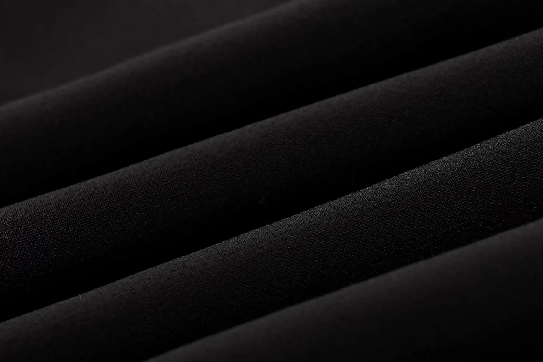 Vestido Midi com Cinto e Fenda – Elegância e Estilo em Cada Detalhe