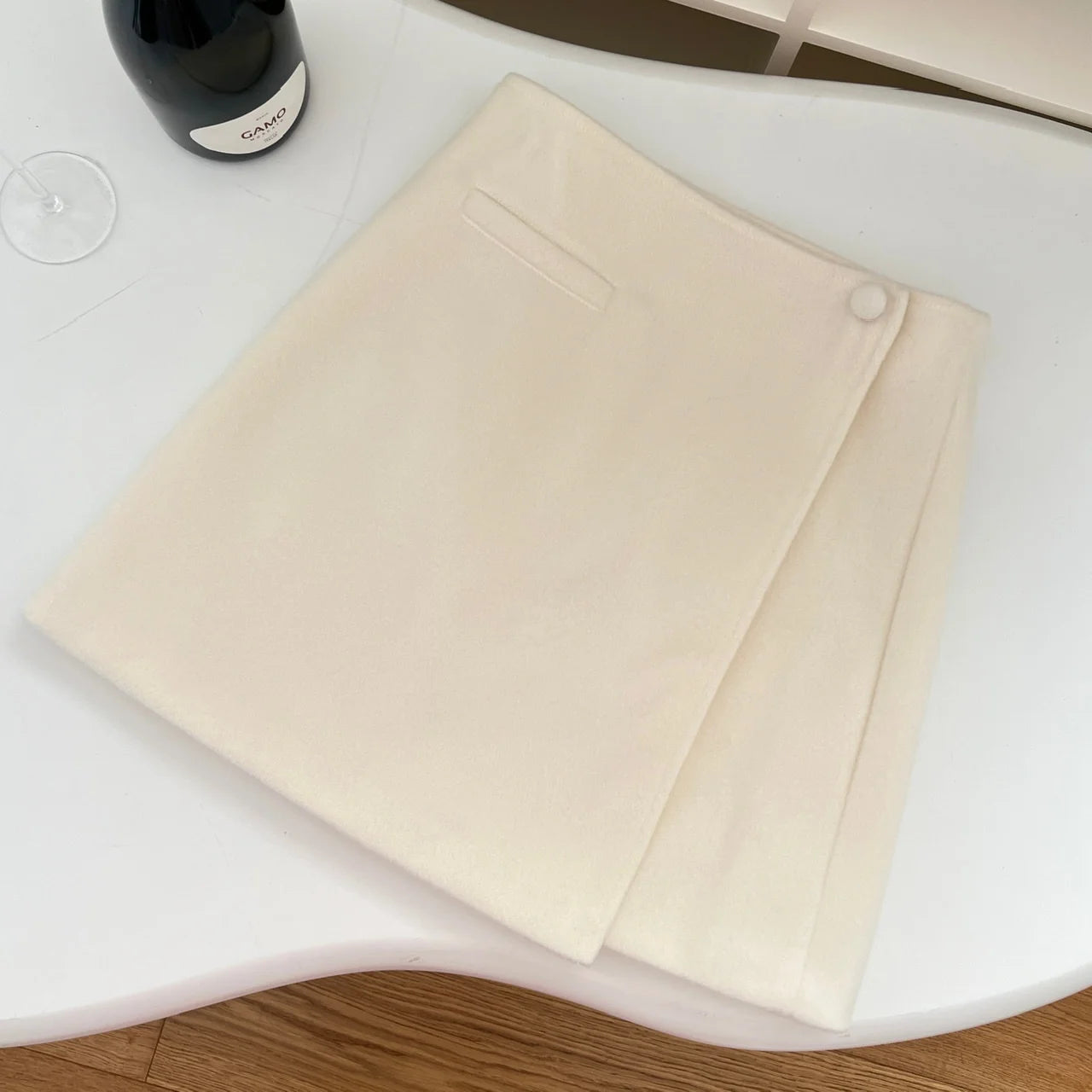 Conjunto Slim Feminino com Casaco de Pelo e Saia – Inverno