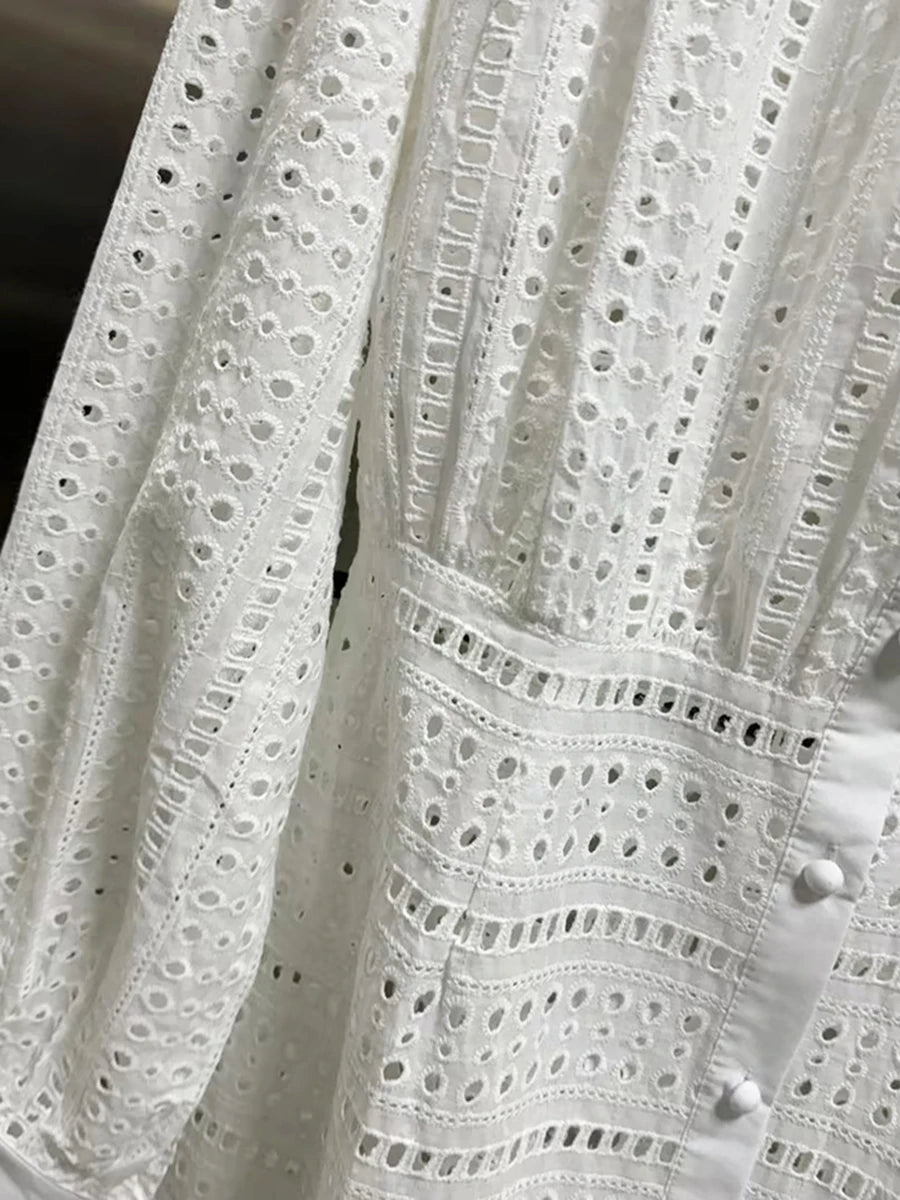 Vestido Curto  e Manga Bufante – Sofisticação Moderna com Toque Romântico
