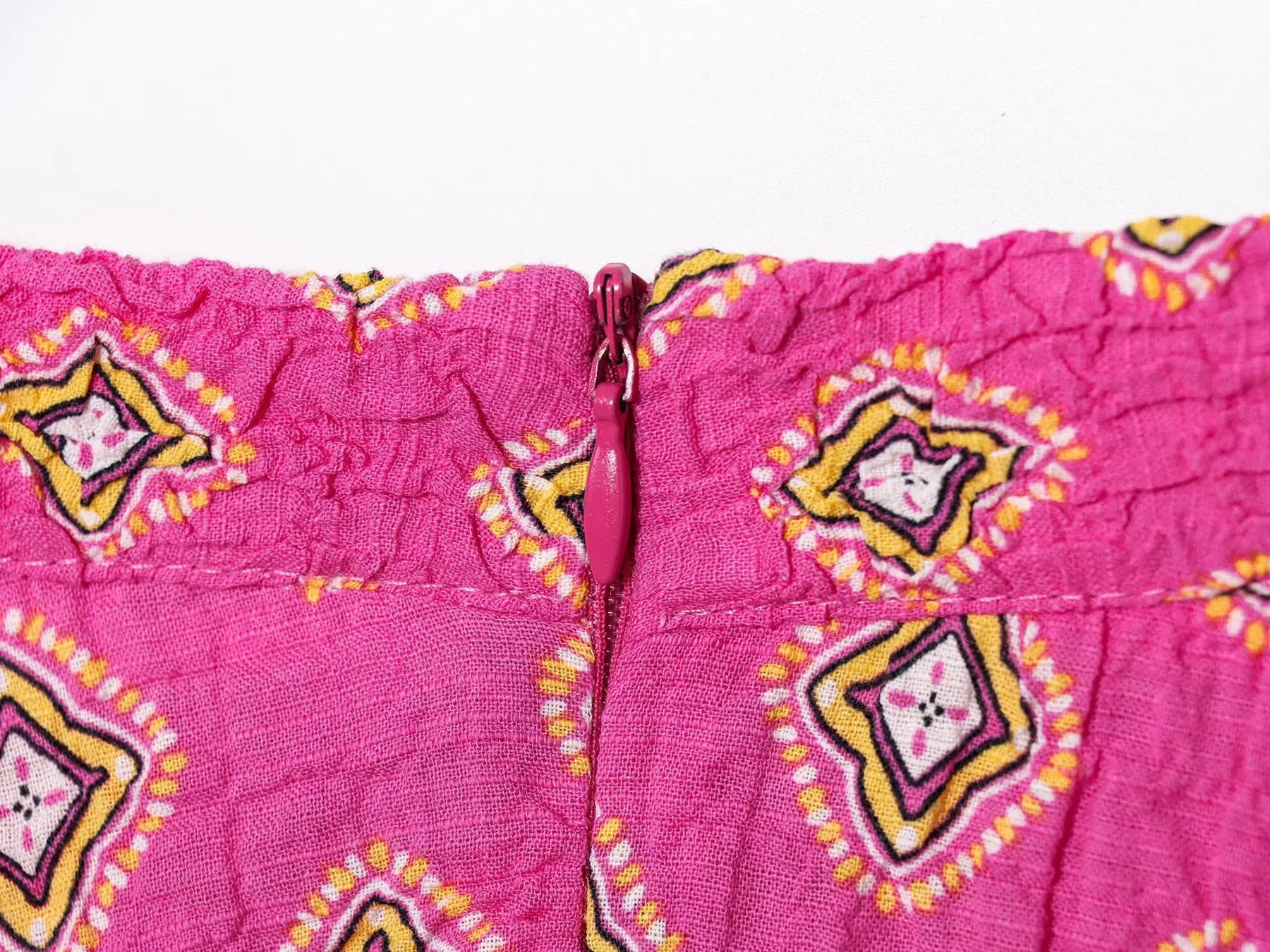 Conjunto Essence – Top Estampado em Favo & Saia Midi de Cintura Alta