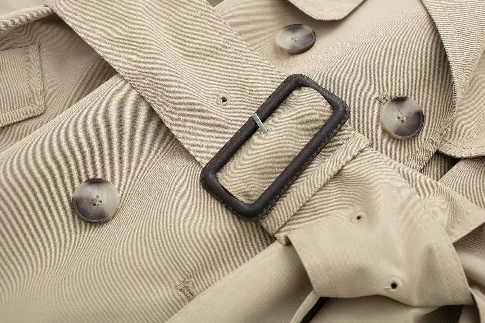 Trench Coat Feminino Slim com Gola e Cinto