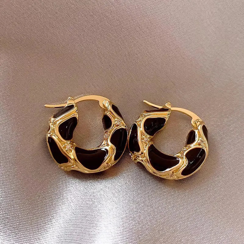 Argolas Pequenas Vintage – Toque Criativo e Sofisticado
