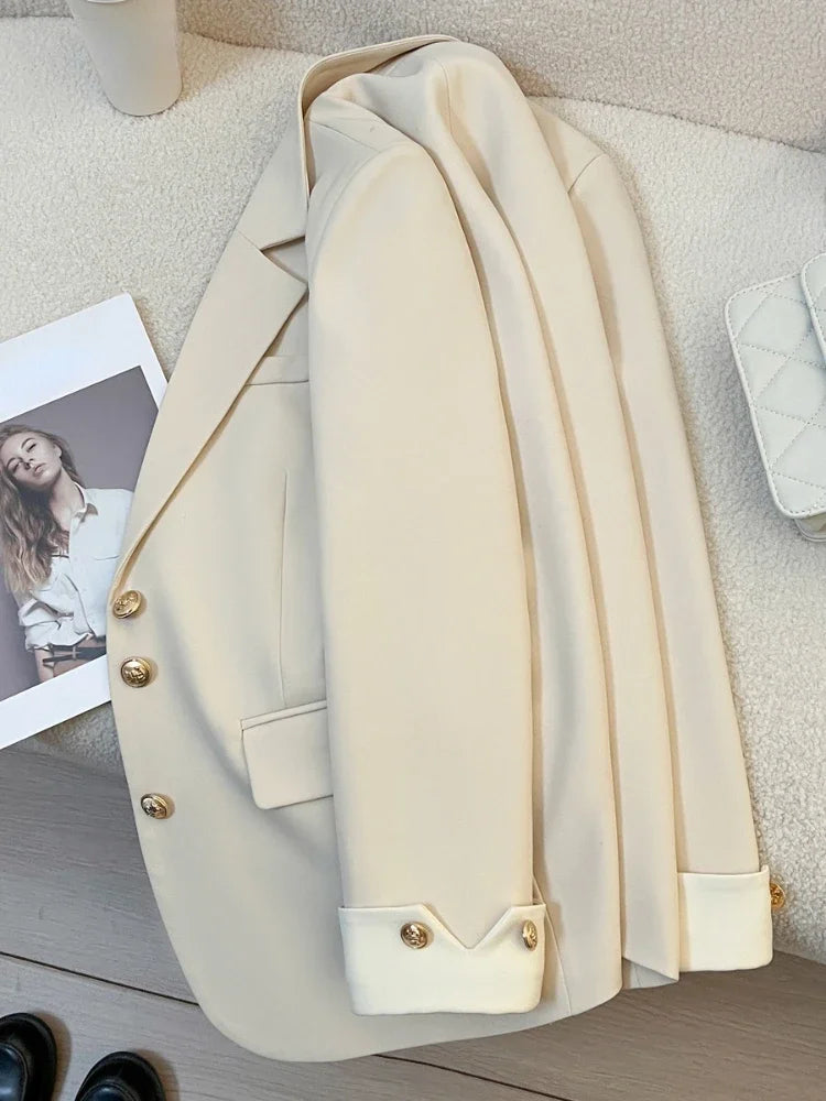 Blazer Botões Dourados com detalhe no Punho -  Elegância e sofisticação
