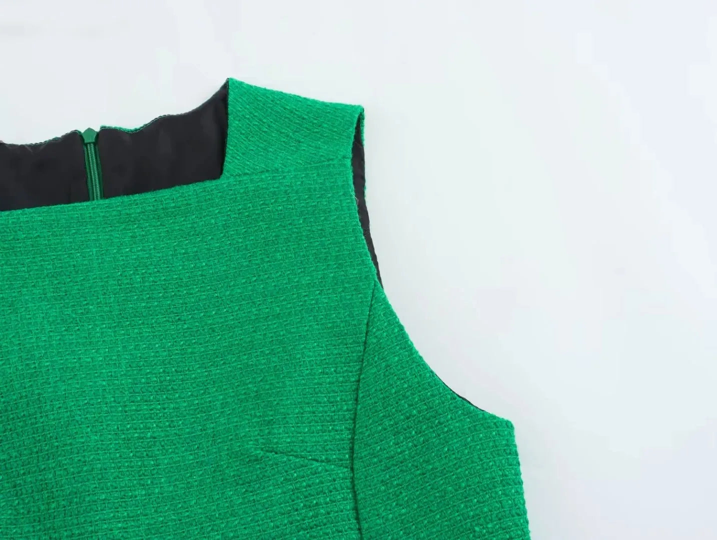 Vestido Tubinho Com decote quadrado - Novidade
