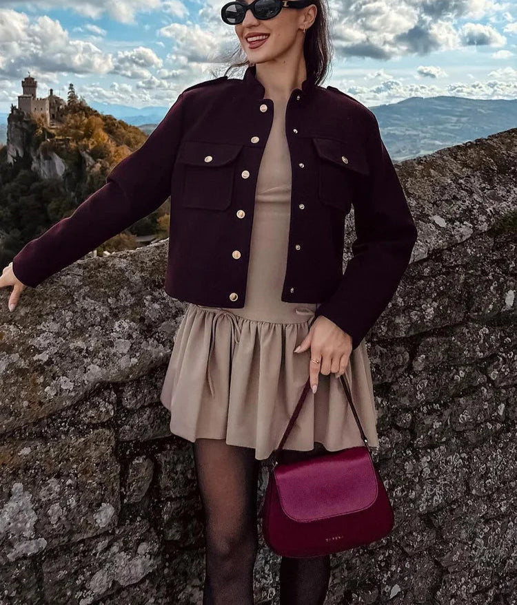 Jaqueta em Tweed Texturizado – Corte Reto e Botões Dourados