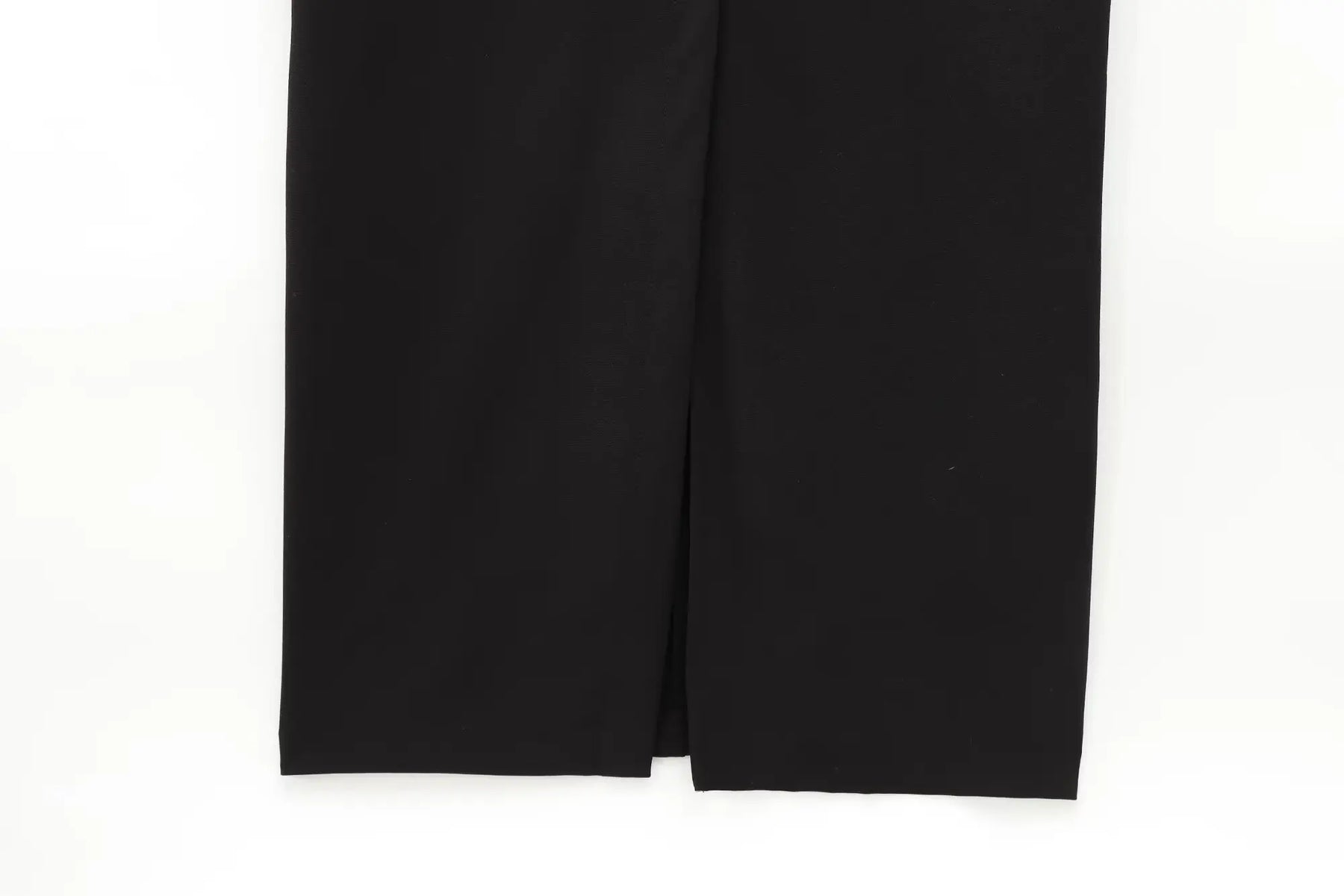 Vestido Midi com Cinto e Fenda – Elegância e Estilo em Cada Detalhe