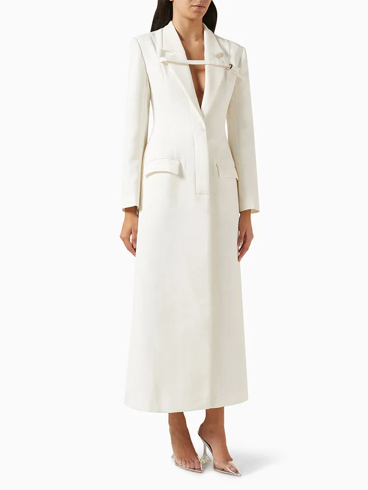 Trench Coat com Cinto – Design Elegante e Silhueta Acinturada