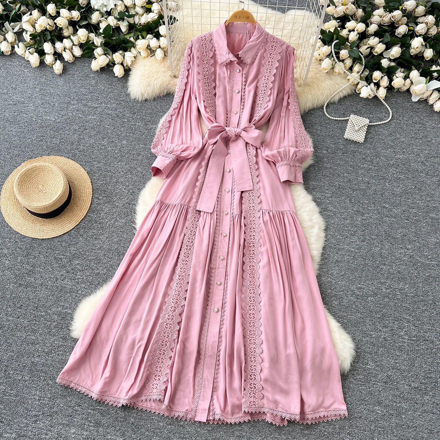 Vestido Longo com Renda e Botões Frontais – Modelagem A-line e Cintura Ajustável