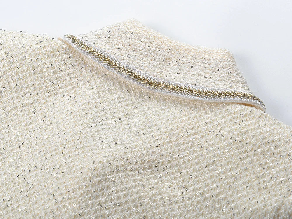 Vestido Tweed com Pérolas e Botões de Cristal – Silhueta Slim e Elegância Atemporal