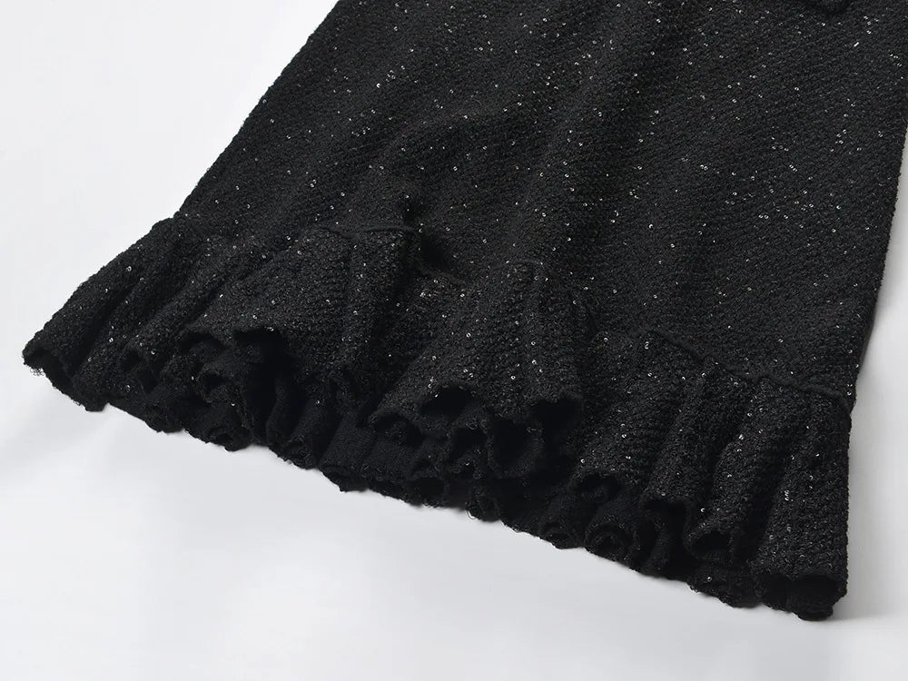 Vestido Tweed com Pérolas e Botões de Cristal – Silhueta Slim e Elegância Atemporal