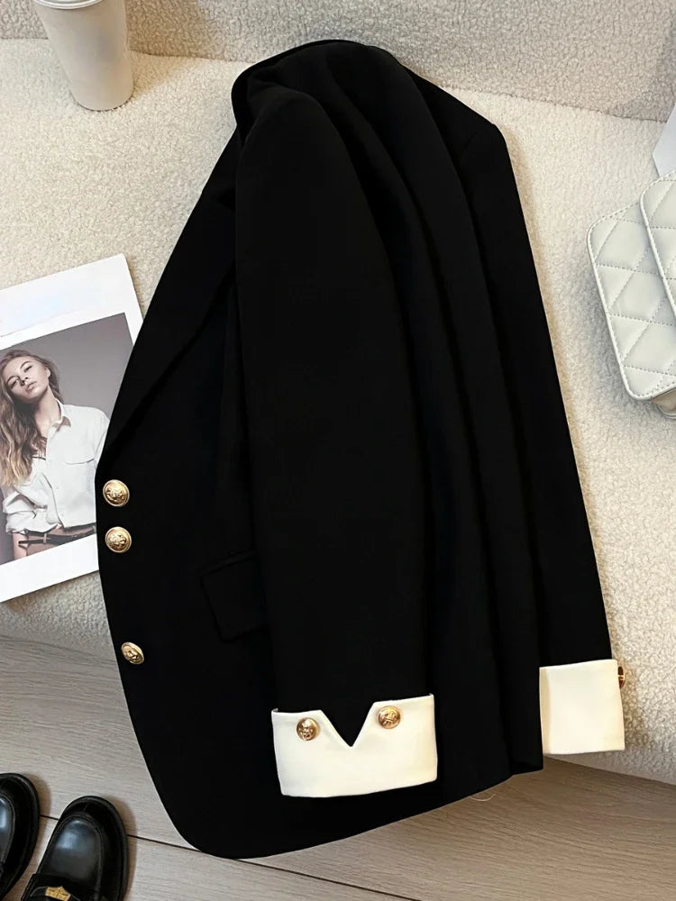 Blazer Botões Dourados com detalhe no Punho -  Elegância e sofisticação