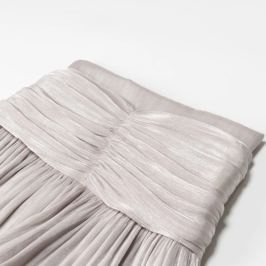 Conjunto Blusa e Saia Plissada - Brilho Sutil e Silhueta Moderna