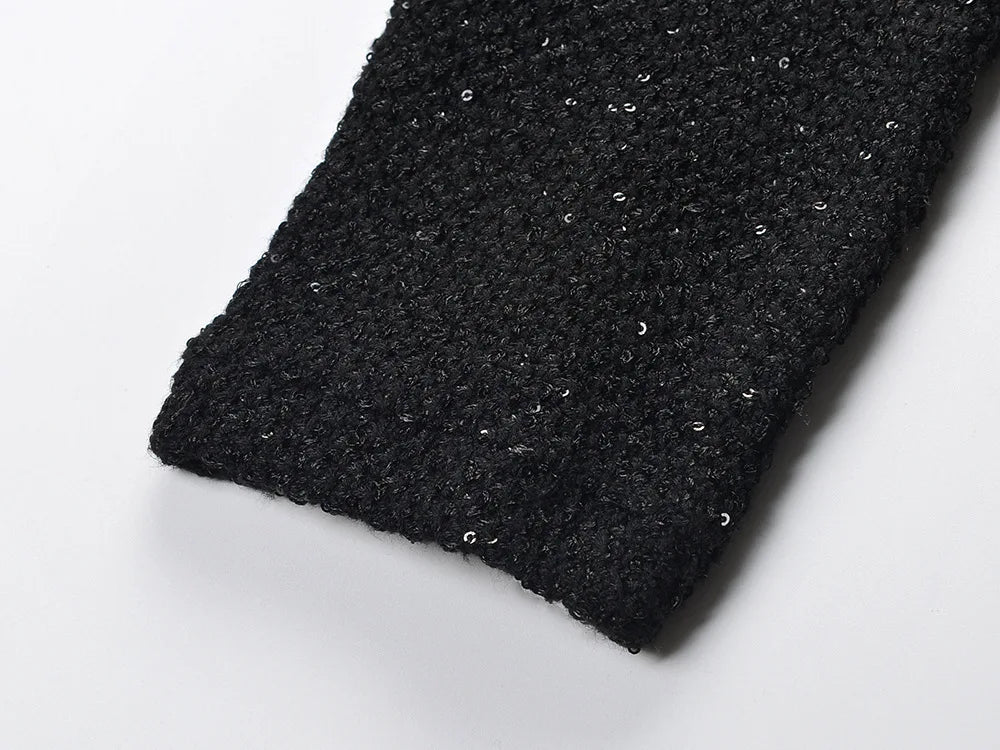 Vestido Tweed com Pérolas e Botões de Cristal – Silhueta Slim e Elegância Atemporal