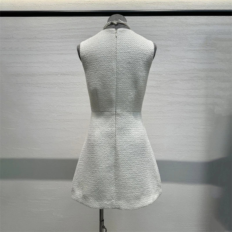 Vestido Tweed Sem Mangas com Decote V – Elegância Atemporal