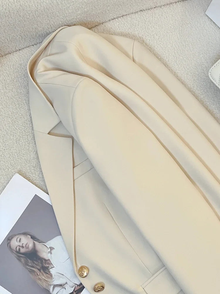 Blazer Botões Dourados com detalhe no Punho -  Elegância e sofisticação