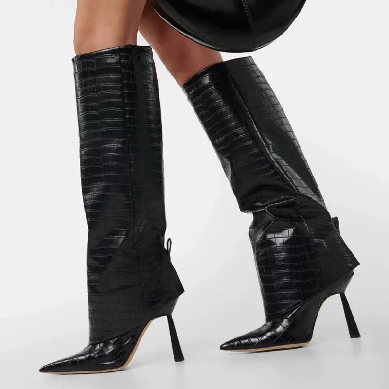 Bota Cano Alto com Salto Fino – Design Moderno e Elegante