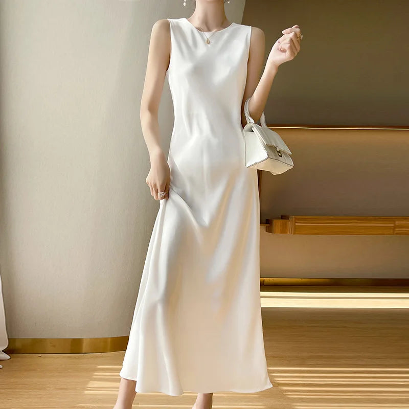 Vestido Longo de Cetim de seda sem Alças e Caimento Elegante