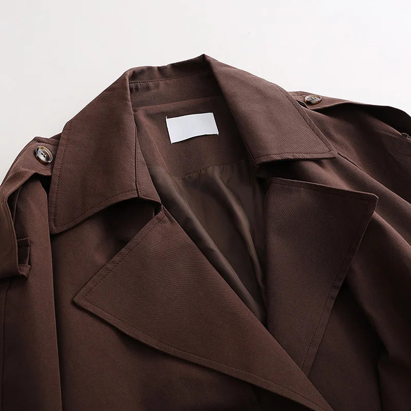 Trench Coat Feminino Curto com Design Transpassado – Estilo e Elegância para Meia-Estação