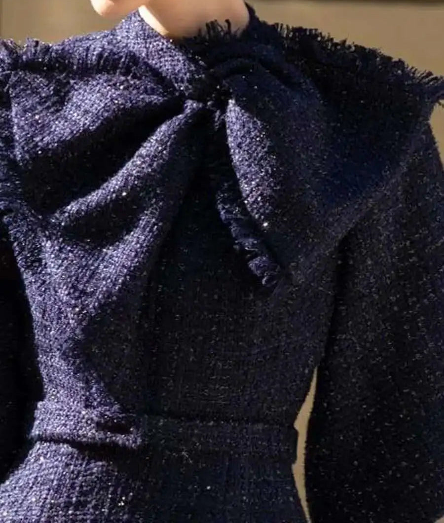 Vestido Tweed – Laço com Tassel, Manga Bufante, Cintura Alta, Slim Vintage Elegante