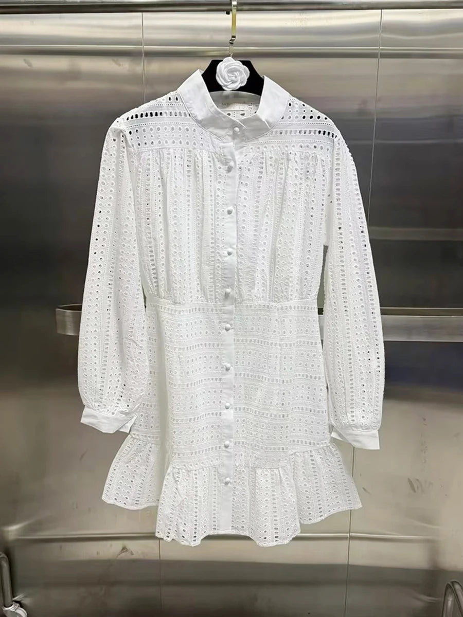 Vestido Curto  e Manga Bufante – Sofisticação Moderna com Toque Romântico