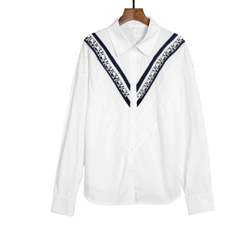 Blusa Estilizada com Detalhes Bordados