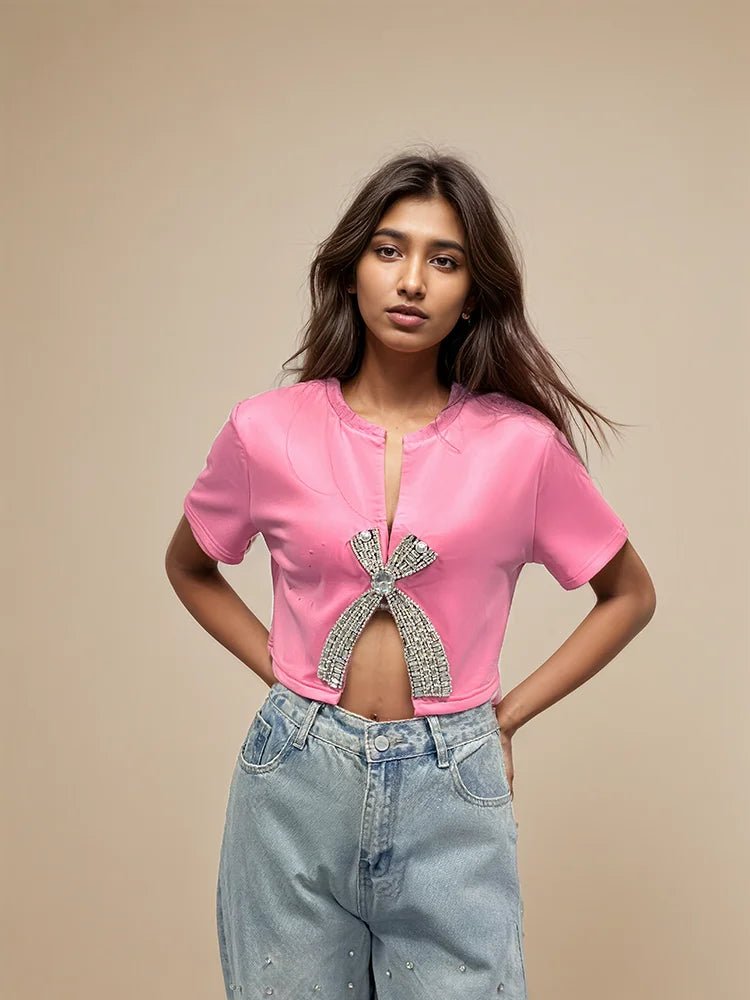 T-shirt Feminina Bordada à Mão com Cristais – Elegância e Exclusividade