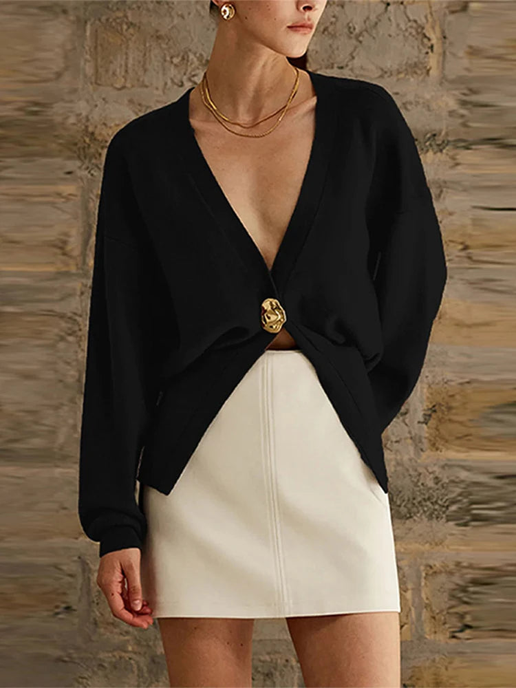 Cardigan Feminino em Tricô com Decote V – Elegância e Conforto