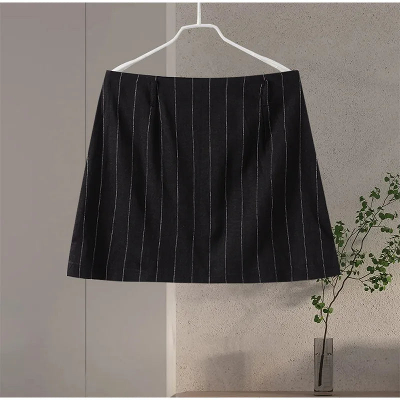 Conjunto Listrado - Colete e Mini Saia, Sem Mangas, Casual Elegante