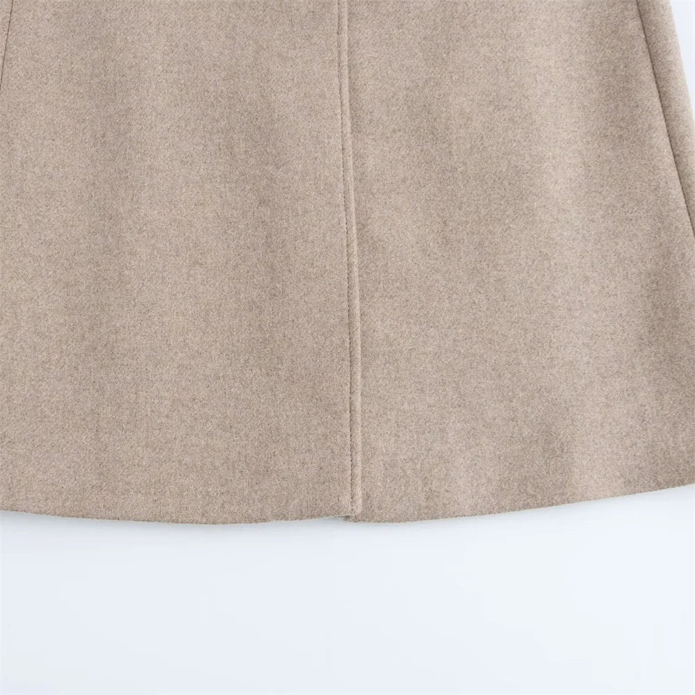 Sobretudo Feminino com Cinto e Gola de Pelo – Outono/Inverno