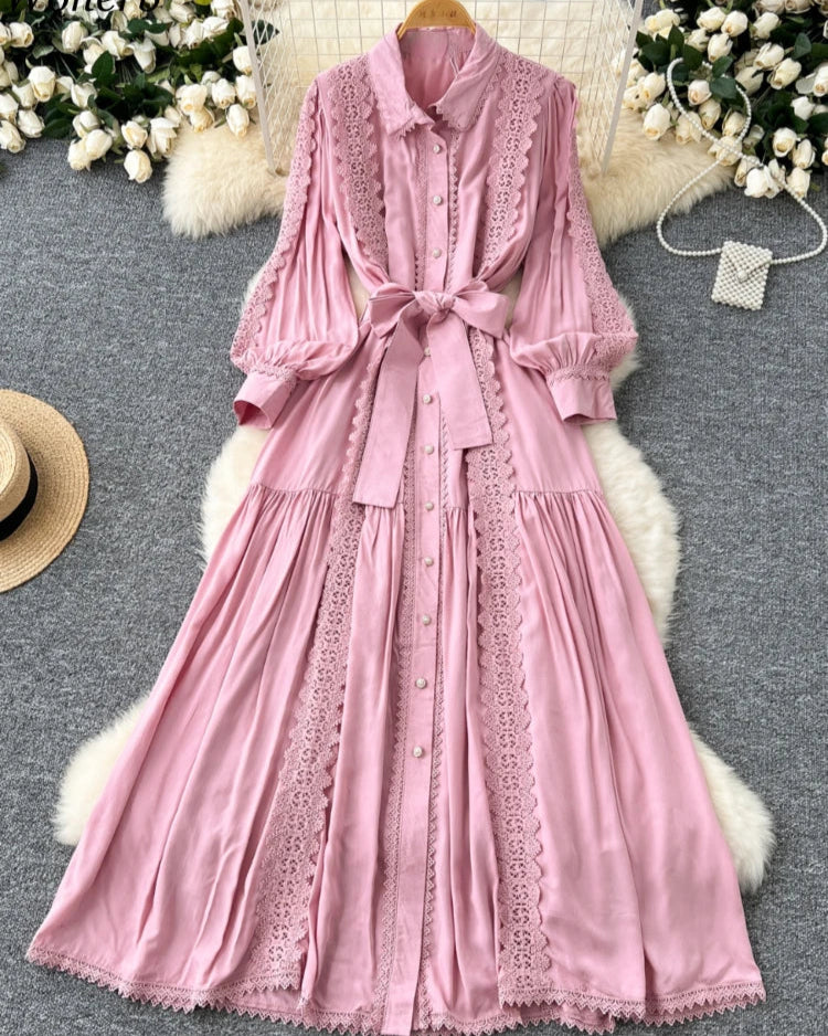 Vestido Longo com Renda e Botões Frontais – Modelagem A-line e Cintura Ajustável