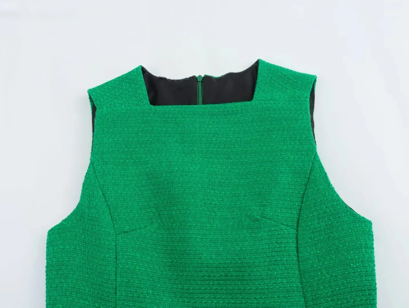 Vestido Tubinho Com decote quadrado - Novidade