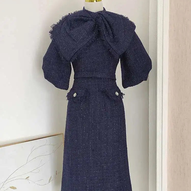 Vestido Tweed – Laço com Tassel, Manga Bufante, Cintura Alta, Slim Vintage Elegante