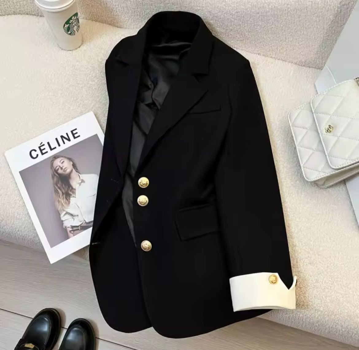 Blazer Botões Dourados com detalhe no Punho -  Elegância e sofisticação