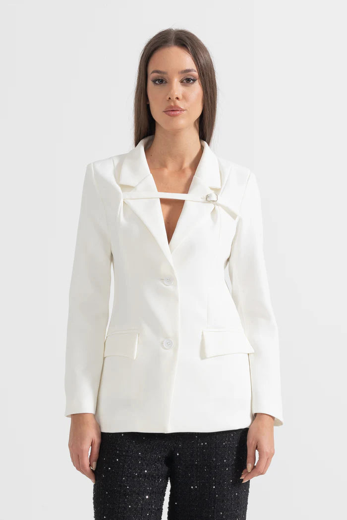 Blazer Branco Ajustado com Alça Cruzada no Peito