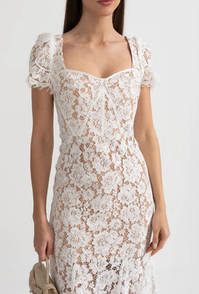 Vestido Longo de Renda Bordada - Silhueta Sereia com Estrutura Interna e Elegância Atemporal