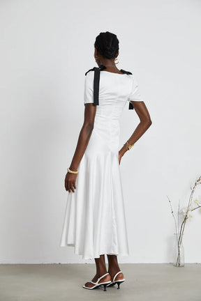 Vestido Longo Elegante  Laços e Decote em V