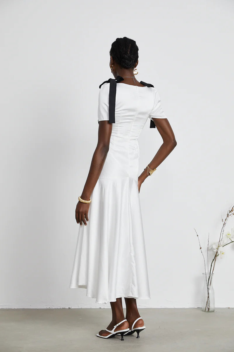 Vestido Longo Elegante  Laços e Decote em V