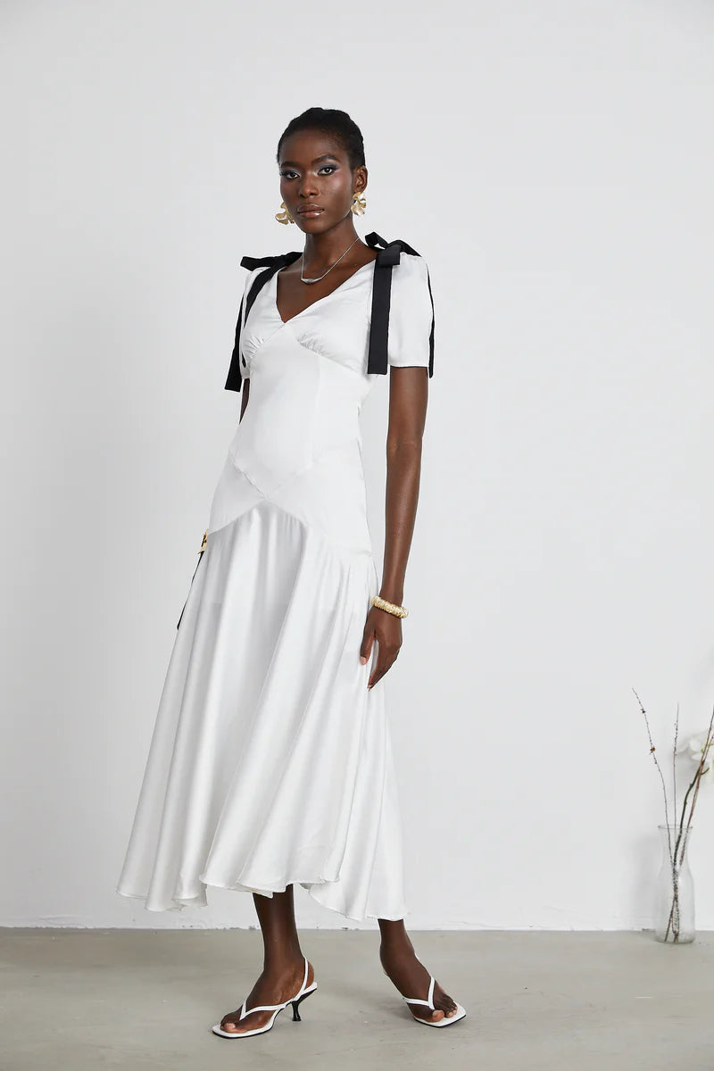 Vestido Longo Elegante  Laços e Decote em V